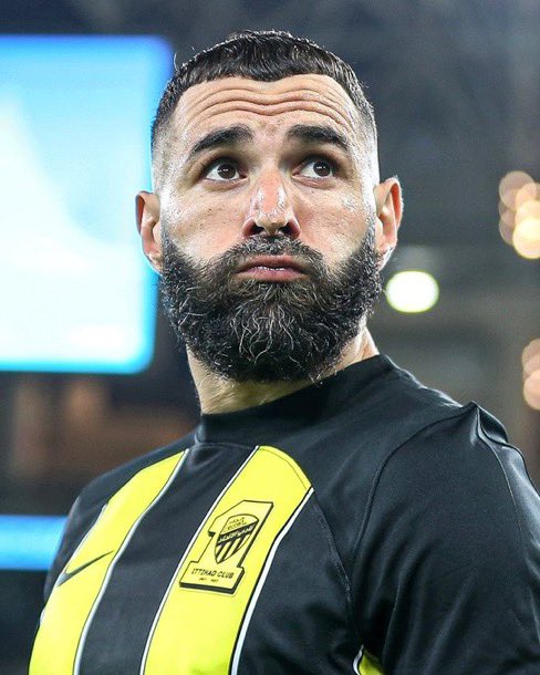 centregoals's tweet photo. 🚨🚨🎙️| Karim Benzema: “What's going wrong at Real Madrid? They LACK a connection between Mbappé, Vini, Bellingham and Rodrygo.

Each one needs to know his role: Jude needs to know he's a playmaker, not a striker. Mbappé needs to know he's a forward, not a playmaker, Vini is a LW, not a number 6...”