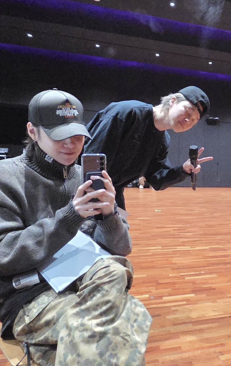 charts_k's tweet image. Suga Instagram Story