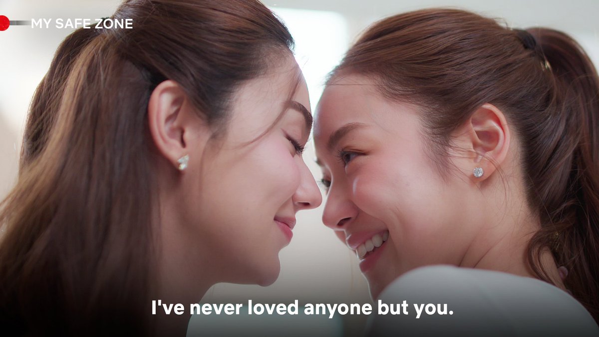 Netflix_PH's tweet photo. oh, to have a love like this… congratulations to my girls Lin and Jane for their happy ever after! 👭

#MySafeZone #MySafeZoneSeries #MySafeZoneEp8  #ลีน่าหมิว #LenaMiu #LenaLorenaSchuett #ลีน่าลลินาชูเอ็ทท์ #MiuNatshaTaechamongkalapiwat #หมิวณัชาเตชะมวคลาภิวัฒน์ https://t.co/S4ItHOyXNW