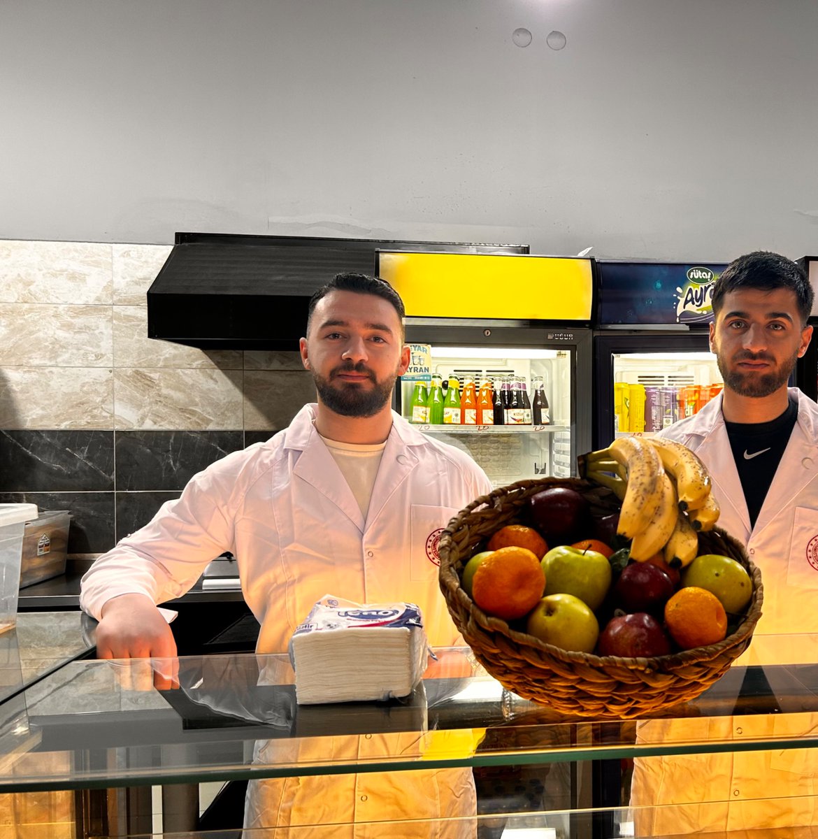 Öğrencilerimize günlük meyve ikramlarımızla kantinimizde sağlıklı besin tüketimini teşvik ediyoruz. Sağlıklı günler dileriz <a href="/meb_ogm/">Ortaöğretim Genel Müdürlüğü</a>  <a href="/Diyarbakirmem/">Diyarbakır İl Millî Eğitim Müdürlüğü</a> <a href="/Kayahansubasi/">Kayahan Subaşı</a> <a href="/zulfu_ozkan/">Zülfü Özkan</a>