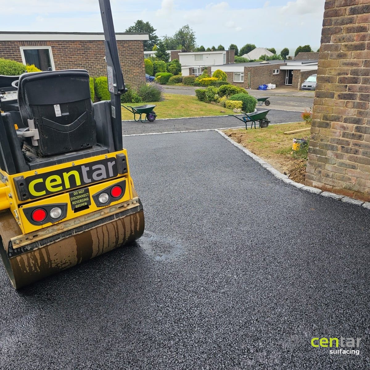 CentarSurfacing's tweet photo. Another private project completed! 👏 

This driveway was surfaced with 10mm open surface course and finished with 6mm SMA, providing the client with a great result.

#privateproject #surfacing #asphalt https://t.co/9hzIQPxoxR