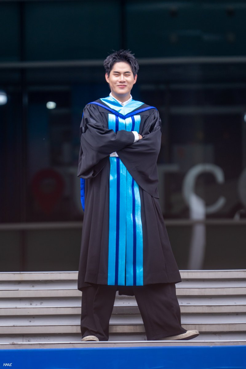 Hareshine's tweet image. พี่วินนี่คนเก่ง 👍🏻✨️ 

#CongratsWinnysGraduation
#winynny