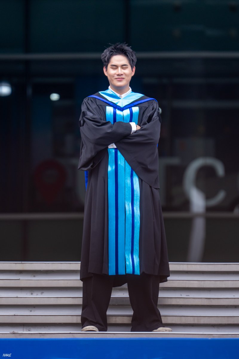 Hareshine's tweet image. พี่วินนี่คนเก่ง 👍🏻✨️ 

#CongratsWinnysGraduation
#winynny