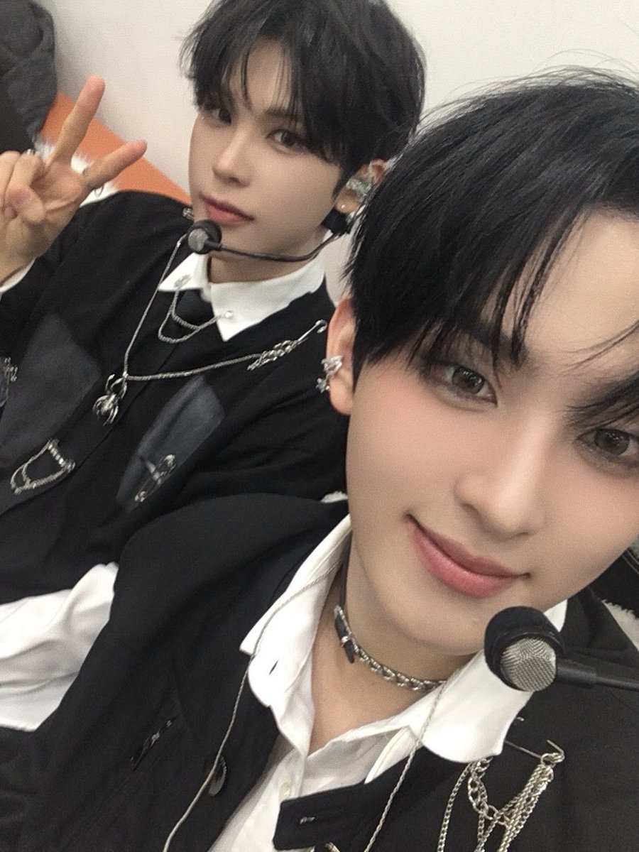 XODIAC_MEMBERS's tweet image. [#현식] 

김규민~~~ 생일 축하해 🎉🎉🎉🎉🎉🎉🎉🎉🎉🎉🎉🎉🎉🎉👏🥳👏🥳 오늘도 행복하게 지내쟈 🫂 오늘은 안 괴롭힐게 😏😋

#XODIAC #소디엑 #HYUNSIK #현식