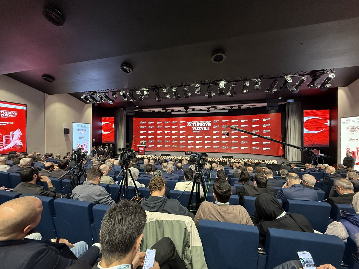 Albayrak Medya tarafından düzenlenen Yatırım ve Finansmanda Türkiye Yüzyılı Zirvesi'nde öğrencilerimizle birlikte Cumhurbaşkanı Yardımcısı <a href="/_cevdetyilmaz/">Cevdet Yılmaz</a> 'ı dinliyoruz