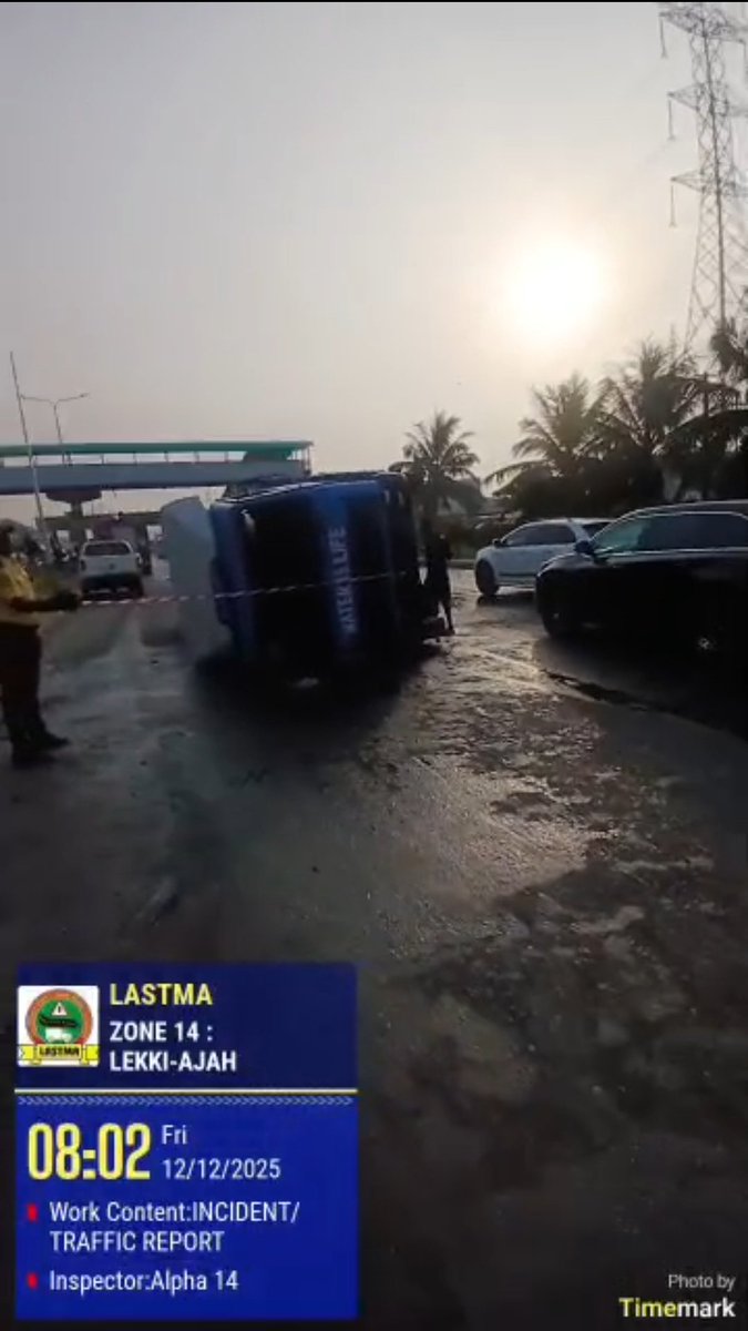 followlastma's tweet photo. [9AM]  #LekkiEpeExpWay
#Ologolo
#IncidentReport

Pictures of a lone accident of a Water tanker that fell on its side at Ologolo inward  Chevron along Lekki Epe Express Way.
It has minimal effect on traffic flow.

Tow truck is expected to arrive soon for its recovery.
#FollowLASTMA
@TrafficChiefNG 
@trafficpalava 
@lagostraffic961