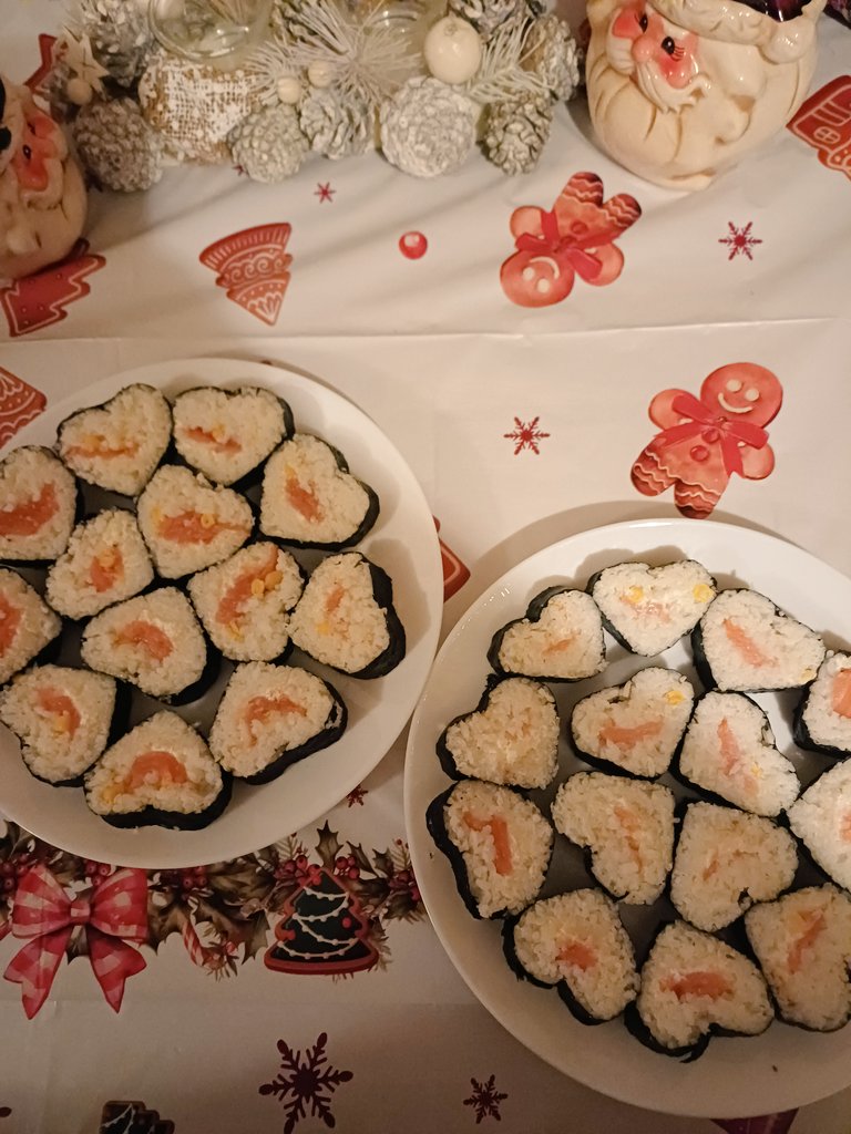 idk how to make sushi look good but at least it's yummy