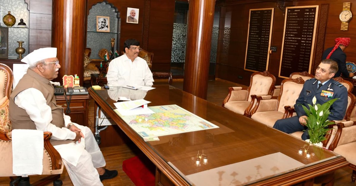 राज्यपाल श्री हरिभाऊ बागडे जी से लोकभवन में एयर मार्शल, कमांडिंग इन चीफ साउथ वेस्टर्न एयर कमांड नागेश कपूर जी ने शिष्टाचार भेंट की। <a href="/SWAC_IAF/">C PRO South Western Air Command</a>