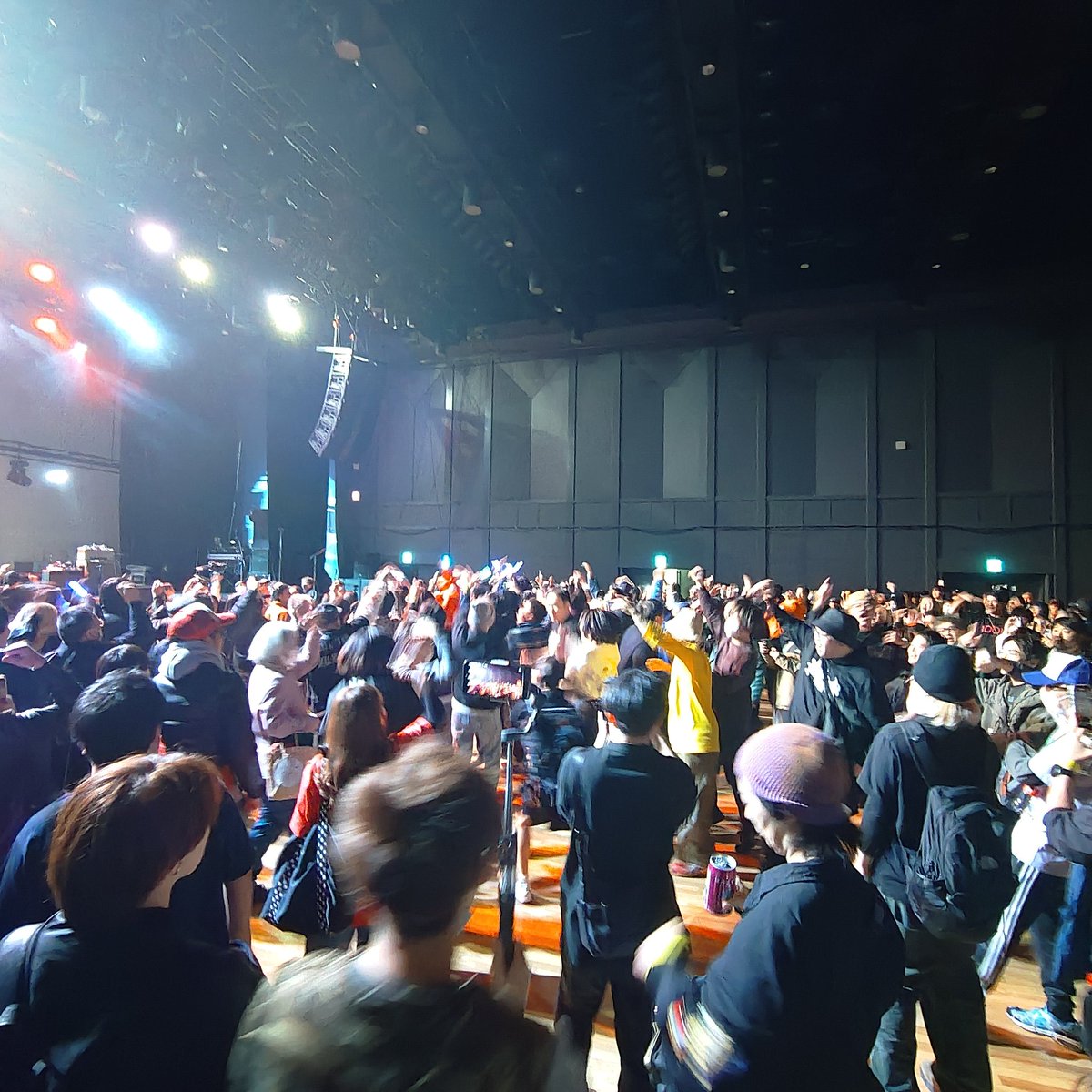medkiz's tweet photo. 爆裂都市伝説

BELLRING少女ハートが17:15に始まったということは50分押しから15分押しまで巻き返したということか

というかお客さんたちむっちゃ盛り上がってる https://t.co/LzscNpvyqz