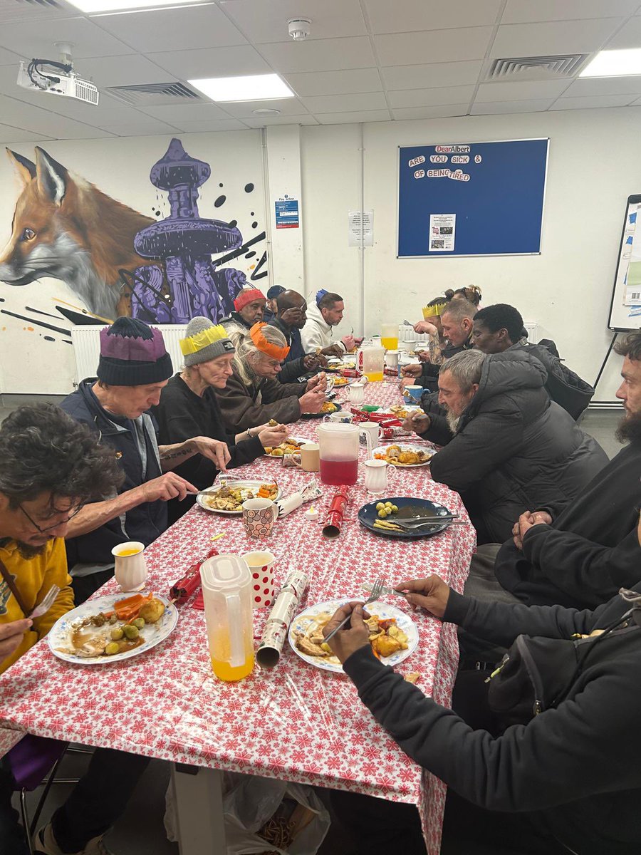 No5_Hill_St's tweet photo. On Wednesday, the Team provided a Christmas 🎄 dinner for those that use the centre.  
With assistance from @InclusionHealth staff &amp; students from @uniofleicester #projectlight. #christmas #goodhealth #wellbeing #partnerships https://t.co/rMMjhs1C6d