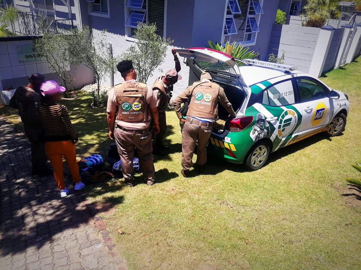 Fidelity_Secure's tweet image. On Wednesday, Fidelity ADT received a panic signal from Naviesink Drive after suspects stole items. Officers detained them and recovered the goods before handing them over to SAPS.

#FidelityADT #GardenRoute #KeepingYouSafe #SecuringYourAssets #FidelityServicesGroup