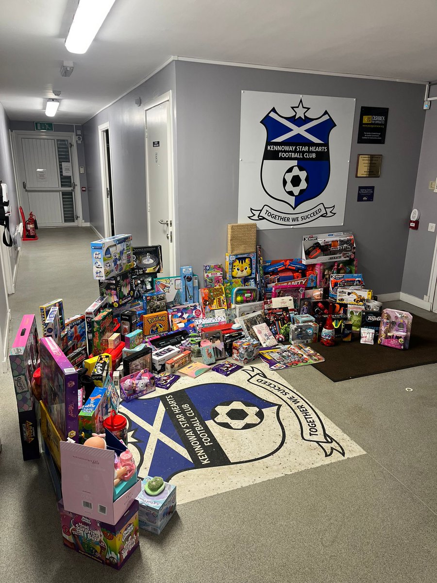 KennowayC's tweet photo. Our 2011’s organised a Xmas toy appeal and were given loads of toys, food and cash donations. They will in the coming days distribute locally and certainly make a difference to some families and kids this year. Well done to Colin and his team 🙌🏼🙌🏼 https://t.co/GR90Du1puI