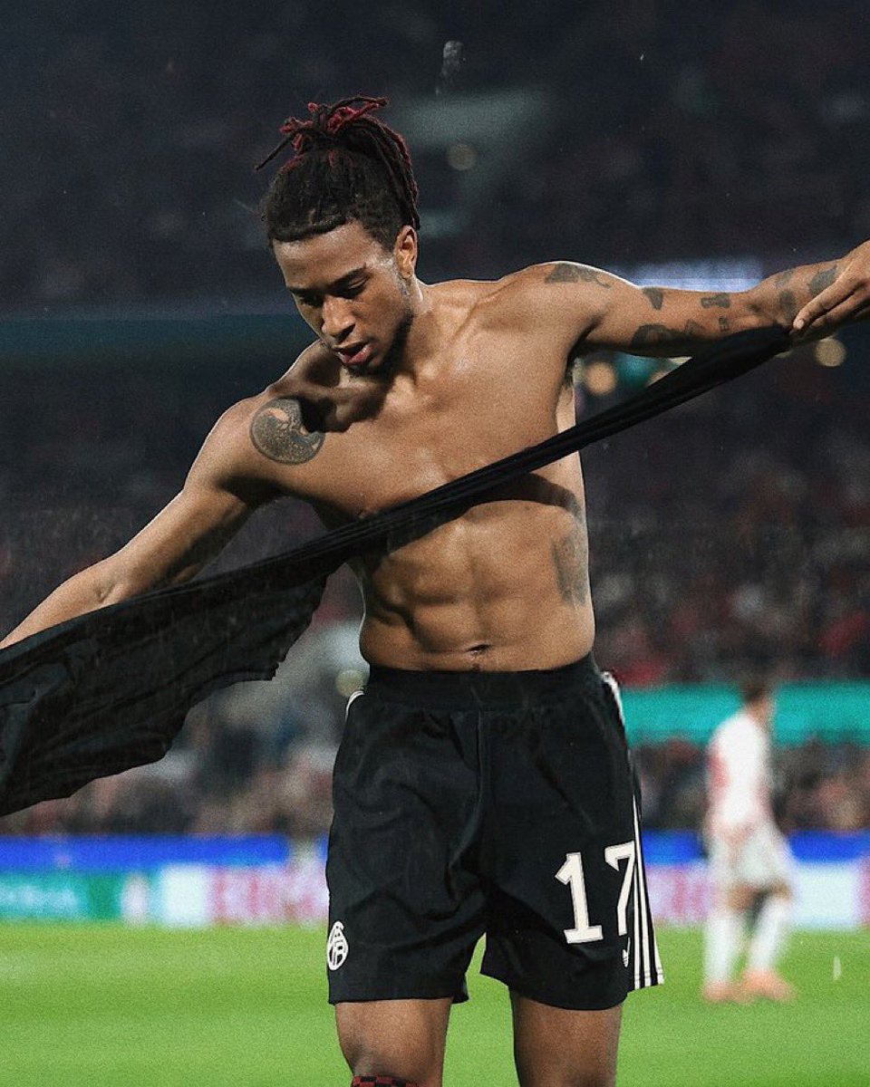 MediaFoot____'s tweet photo. 🚨 𝗟𝗘 𝗣𝗦𝗚 𝗦𝗨𝗜𝗧 𝗗𝗘 𝗣𝗥𝗘̀𝗦 𝗠𝗜𝗖𝗛𝗔𝗘𝗟 𝗢𝗟𝗜𝗦𝗘 🇫🇷! 👀✨

Le club parisien s’intéresse fortement a l’ailier du Bayern en vue du mercato estival prochain. 🤯

L’international français est actuellement valorisé à 130M€. 💰

🗞️@kicker_live https://t.co/HY29IcSICV