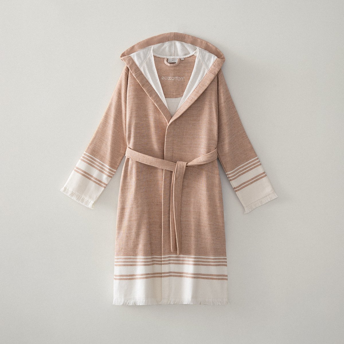 ecocotton_'s tweet photo. Ecocotton ev tekstili koleksiyonu; %100 Organik Ege pamuğu ve doğal liflerin saf dokusuyla bornozlardan havlu setlerine, nevresimlerden dekoratif detaylara uzanan her parçada nefes alabilen yapı, ince işçilik ve zamansız bir estetik sunar. 500 TL ve üzeri ücretsiz kargo, 60 gün koşulsuz iade ve peșin fiyatına 3 taksit ayrıcalıklarıyla evinizde doğal ve sakin bir konfor alanı yaratın.

- FINE LIVING AT HOME
https://t.co/2KcVYOdU1y