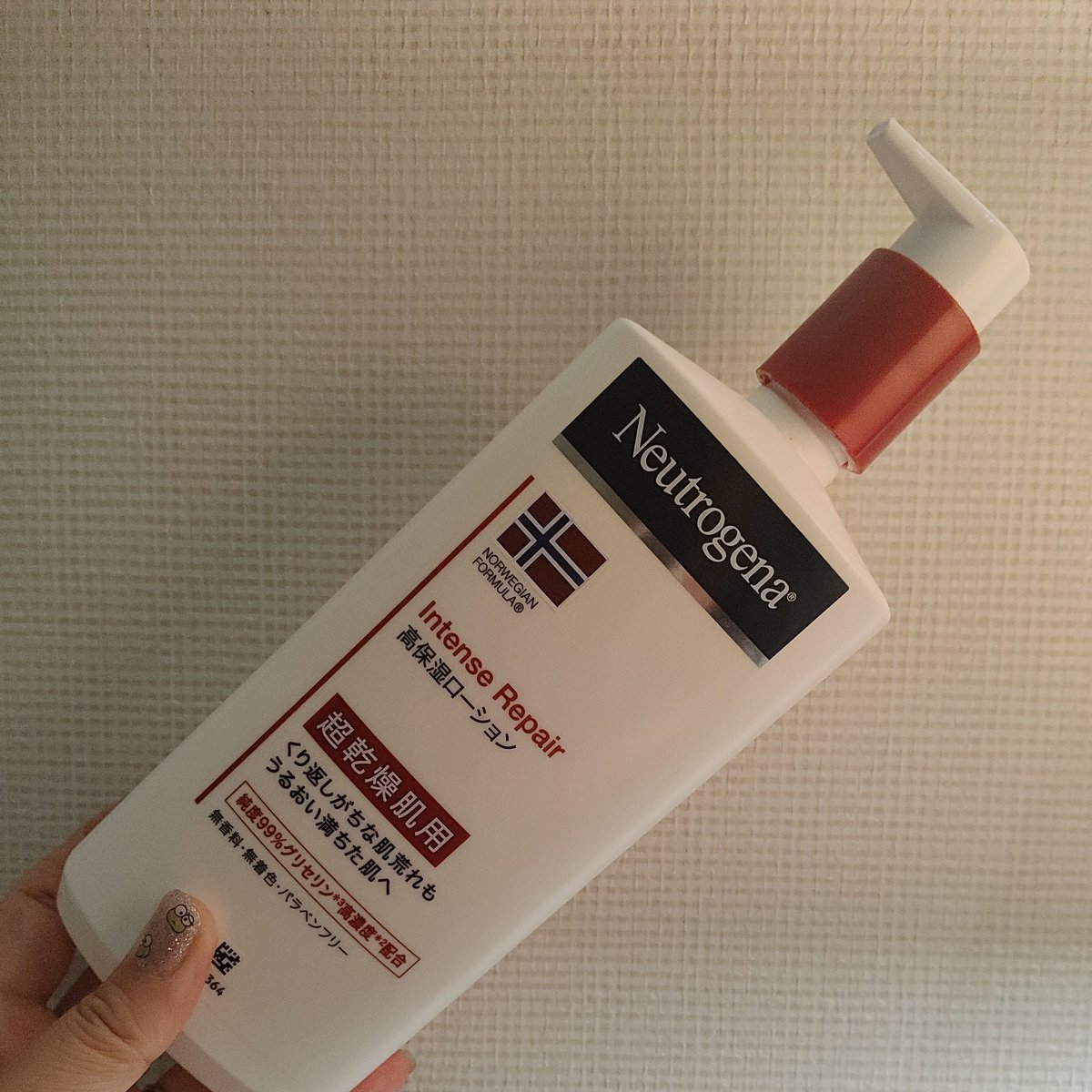 rrmmrr31's tweet photo. #使い切りスキンケア #使い切りコスメ
☑トゥヴェール　GAローション
☑日焼け止めスティック
☑セタフィル　ボディローション
☑ニュートロジーナ　ボディローション

全部リピート🔁お気に入りたち！
皮脂ほぼ出ない民なので、トゥヴェールは鼻と顎のみふき取り。
ニュートロジーナは愛♥ https://t.co/XHW1x2b9wS
