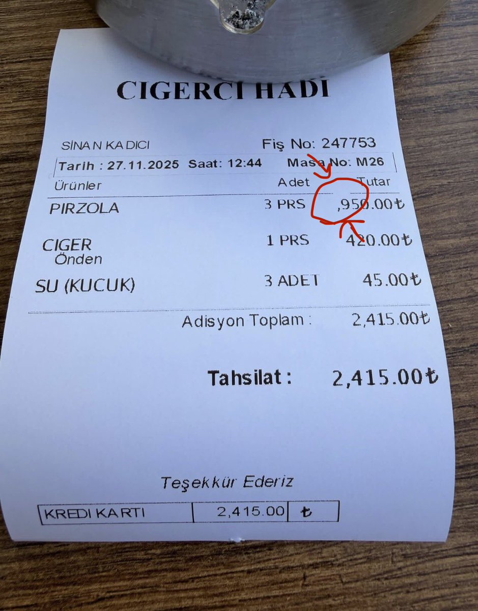 aliyarar16's tweet photo. @malcommx34 görülen yerde , var soldaki rakm silinmiş 1950 tl aslında hesap hatta üstteki çizgiyede bakarsanız orada da silinmiş bir çizgi kısmı var. Baskıdan böyle çıkmış veya photoshop ile silinip buraya atılmış. Ama güzelde etkileşim almış 😂 https://t.co/gZsycxK6dB