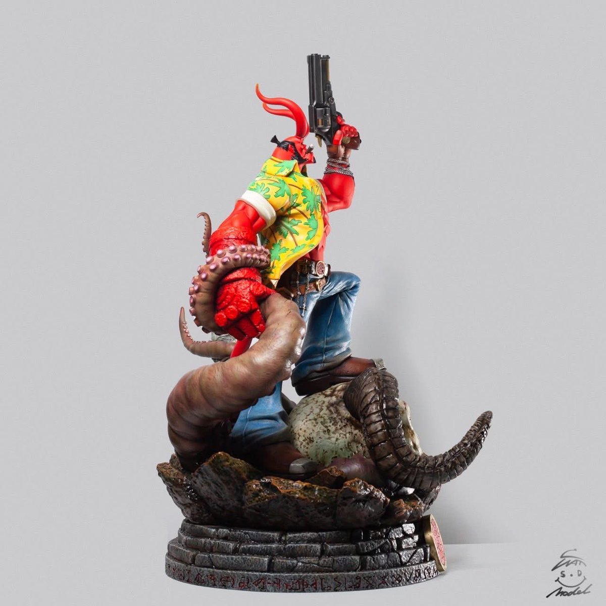 pro_fig's tweet photo. Hellboy high 93cms. New style of him with skull, octopus and gun. Also Hawaii shirt too . #hellboy #statue https://t.co/YNh8JawZWw