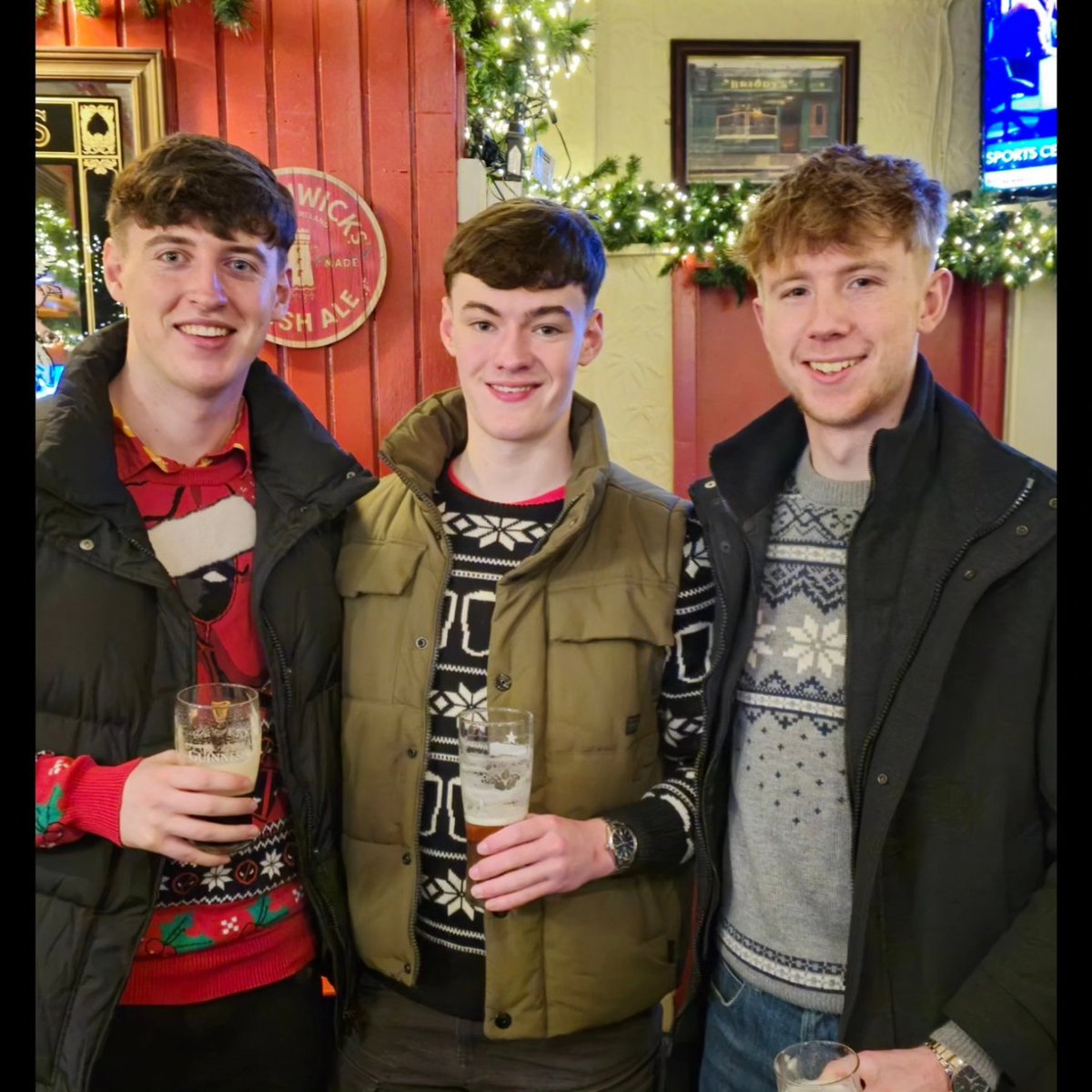 stoutsommeliers's tweet photo. 12 Pubs Route — Traditional Dublin Classics

1. The Long Hall
2. Grogans
3. The Stag’s Head
4. Palace Bar
5. Kehoes
6. Toners
7. O’Donoghue’s
8. Mulligan’s (Poolbeg St)
9. The Hairy Lemon
10. Kennedy’s
11. Doheny &amp; Nesbitt
12. Bruxelles
Hashtags:
#12Pubs #OldSchoolDublin https://t.co/vppliWSf6b