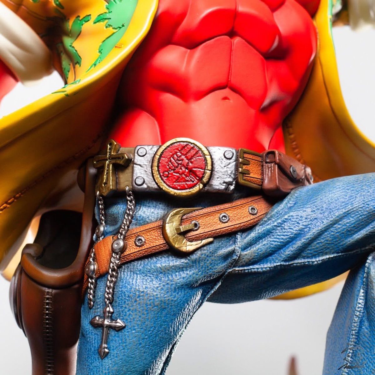 pro_fig's tweet photo. Hellboy high 93cms. New style of him with skull, octopus and gun. Also Hawaii shirt too . #hellboy #statue https://t.co/fMyqSA75w5