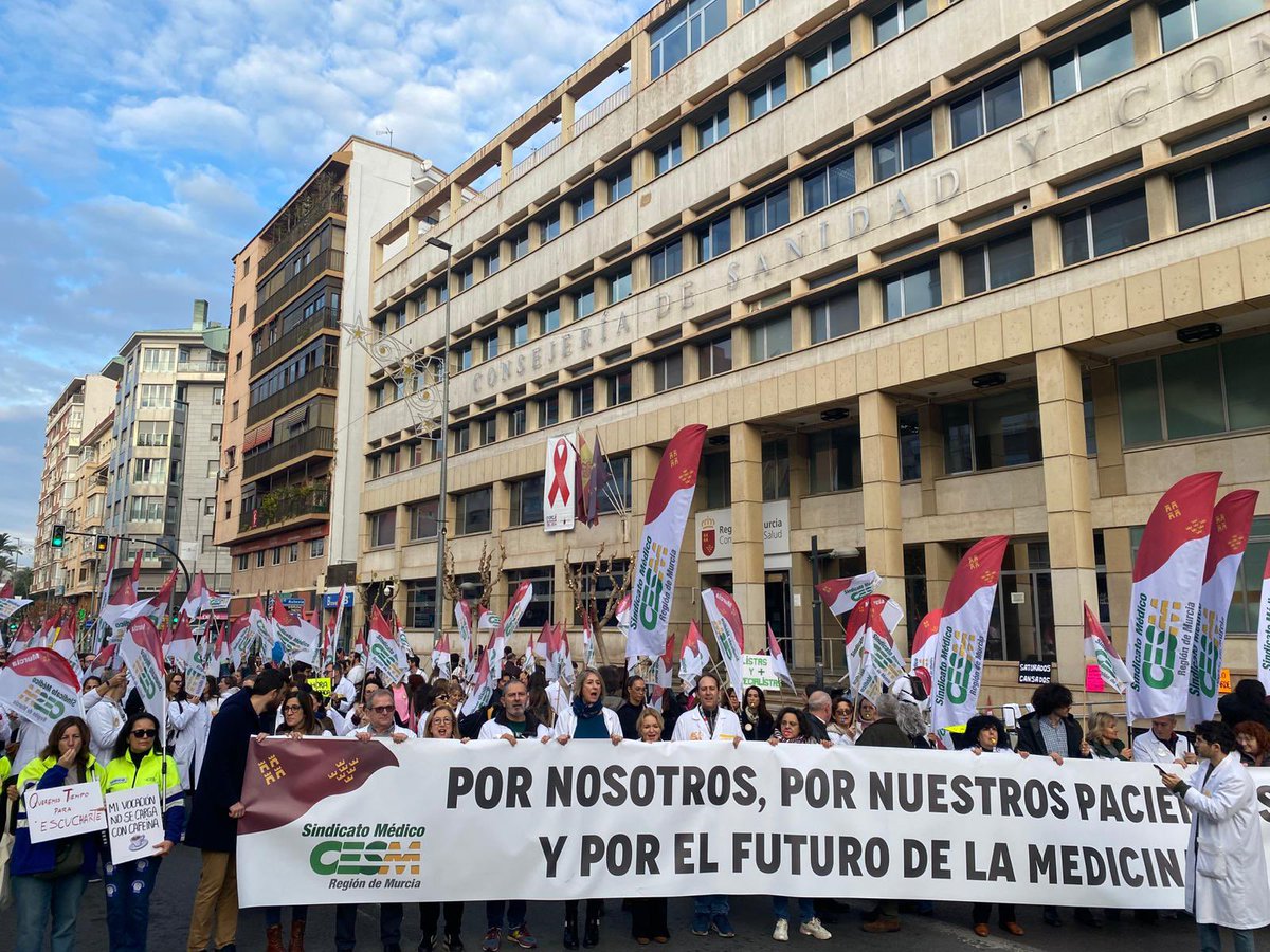 🔵Directo

¡¡Vamos  Murcia!!

Cuatro días de movilización y una demanda constante: actualizar el Estatuto del Médico para garantizar derechos, seguridad jurídica y condiciones compatibles con la vida.
No es pedir más: es pedir lo justo.

#12D #HuelgaMédica #EstatutoDelMédico