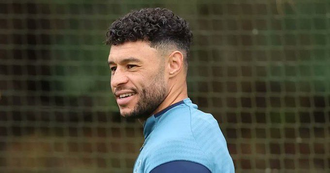 af_ctrey's tweet photo. 🚨👀#Chamberlain: "Everything has become bigger at Arsenal! With Arsène, the number of people working around the players was small,
 “Now the number of staff,players, the way they handle their nutrition... everything grown bigger and is heading toward being on success.”#afc https://t.co/92y4UPw9gR
