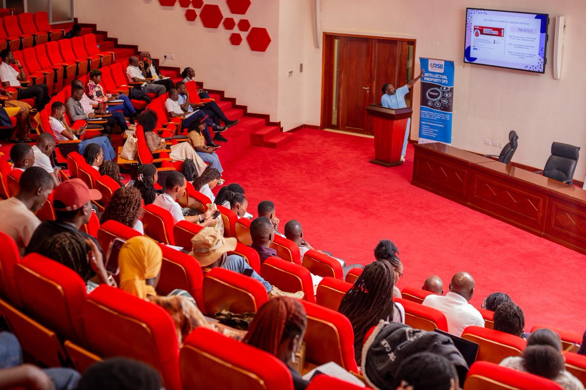 KatureebeMonica's tweet photo. Today, @PyeparFaisal inspired creatives on how to use LinkedIn to build their brands and unlock real opportunities.During the #IPinaBox training @URSBHQ
📸 @EddiePages https://t.co/2nfYrhXGc0
