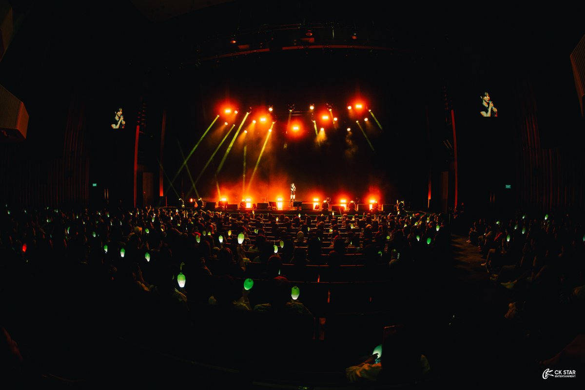ckstarsg's tweet photo. ₊˚.⋆☾⋆⁺₊ 𝘕𝘖𝘞 𝘗𝘓𝘈𝘠𝘐𝘕𝘎: 𝘎𝘰𝘰𝘥𝘣𝘺𝘦𝘴 𝘢𝘯𝘥 𝘚𝘢𝘥 𝘌𝘺𝘦𝘴 ✧₊˚.⋆☾⋆⁺₊✧ 

If our post-concert emotions had a soundtrack, this would be it 🎶📻

SHOOTING STAR, we see your goodbyes, your sad eyes… and your glowing hearts 🥹💫

Moon Byul was the best 𝘗𝘙𝘌𝘚𝘌𝘕𝘛 we could’ve asked for to kickstart the final chapter of 2025, and we'll treasure every moment from the night till we meet again 🎁✨

📸 Solo and Group Photo benefit winners, please find your photos here 🔗 https://t.co/UA0AWB8uzi or #linkinbio

For more photos, head to our Facebook page!

@RBW_MAMAMOO #MoonByul #문별 #MoonByul_Concert_IN_SINGAPORE #MUSEUM_village_of_eternal_glow #MAMAMOO #마마무 #CKStarEntertainment #CKStarSG