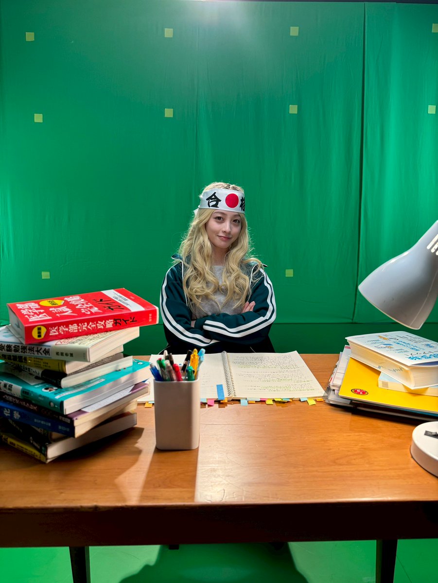 ❤️‍🔥𝟐𝟎𝟐𝟔年𝟏月𝟏𝟐日 𝗦𝗧𝗔𝗥𝗧 🩺
月9ドラマ「#ヤンドク！」

⋆⸜ ヤンドクカルテ📖 ⸝⋆

あることをきっかけに
脳神経外科医を目指すことになり、
猛勉強中のヤンキー湖音波🔥

持ち前のポジティブさと
負けず嫌いで真っ向から勝負中.ᐟ.ᐟ📚✏️

#橋本環奈
#フジテレビ