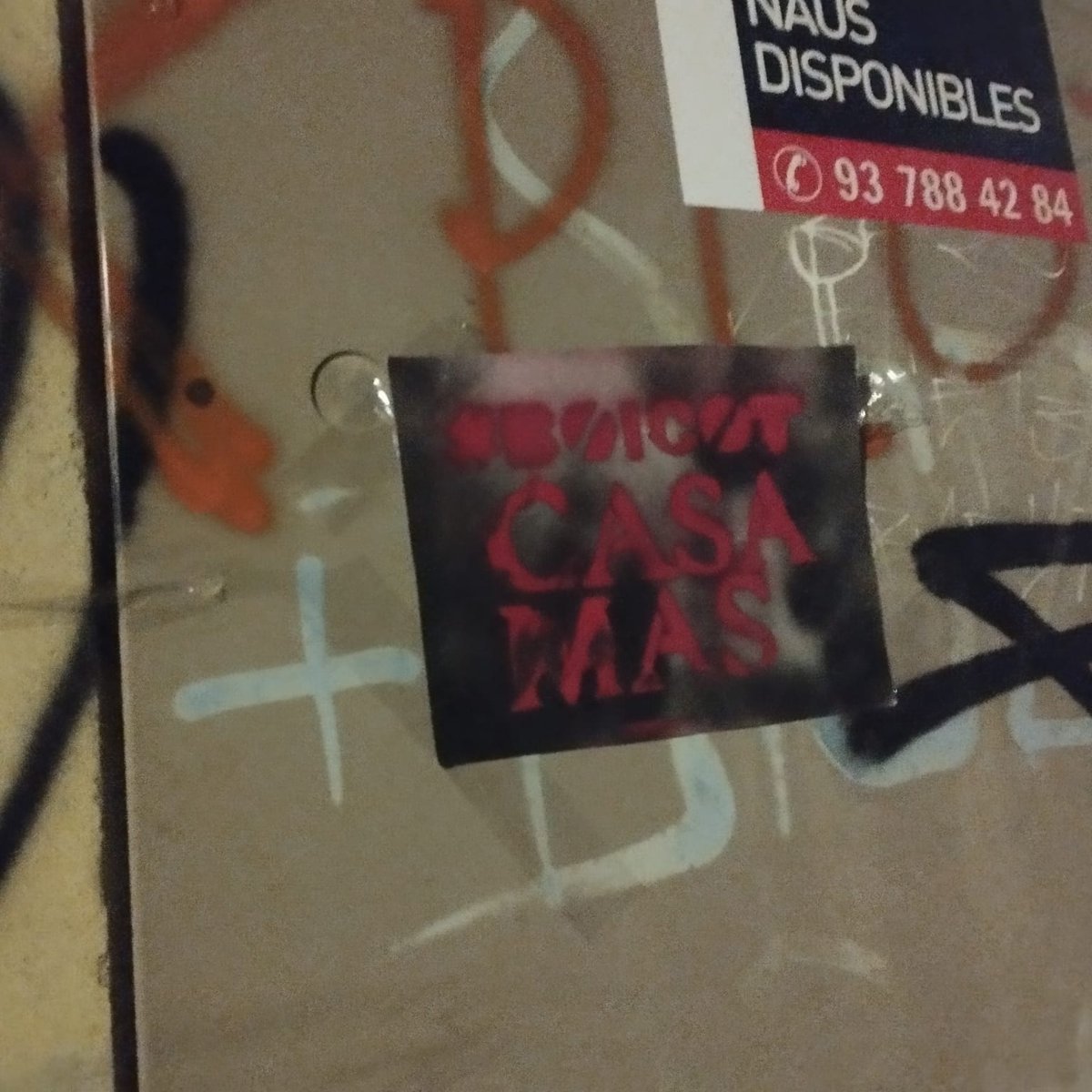 CNTManresa's tweet photo. Vida poligonera
Nova nit de propaganda denunciant la hipocresia de Casa Mas. De Caneló a Caneló: Vulneració
#TV3Marató #MaratóTV3 #CasaMas #ModeloSindical #CuentaConCNT https://t.co/xbaZZPl70y