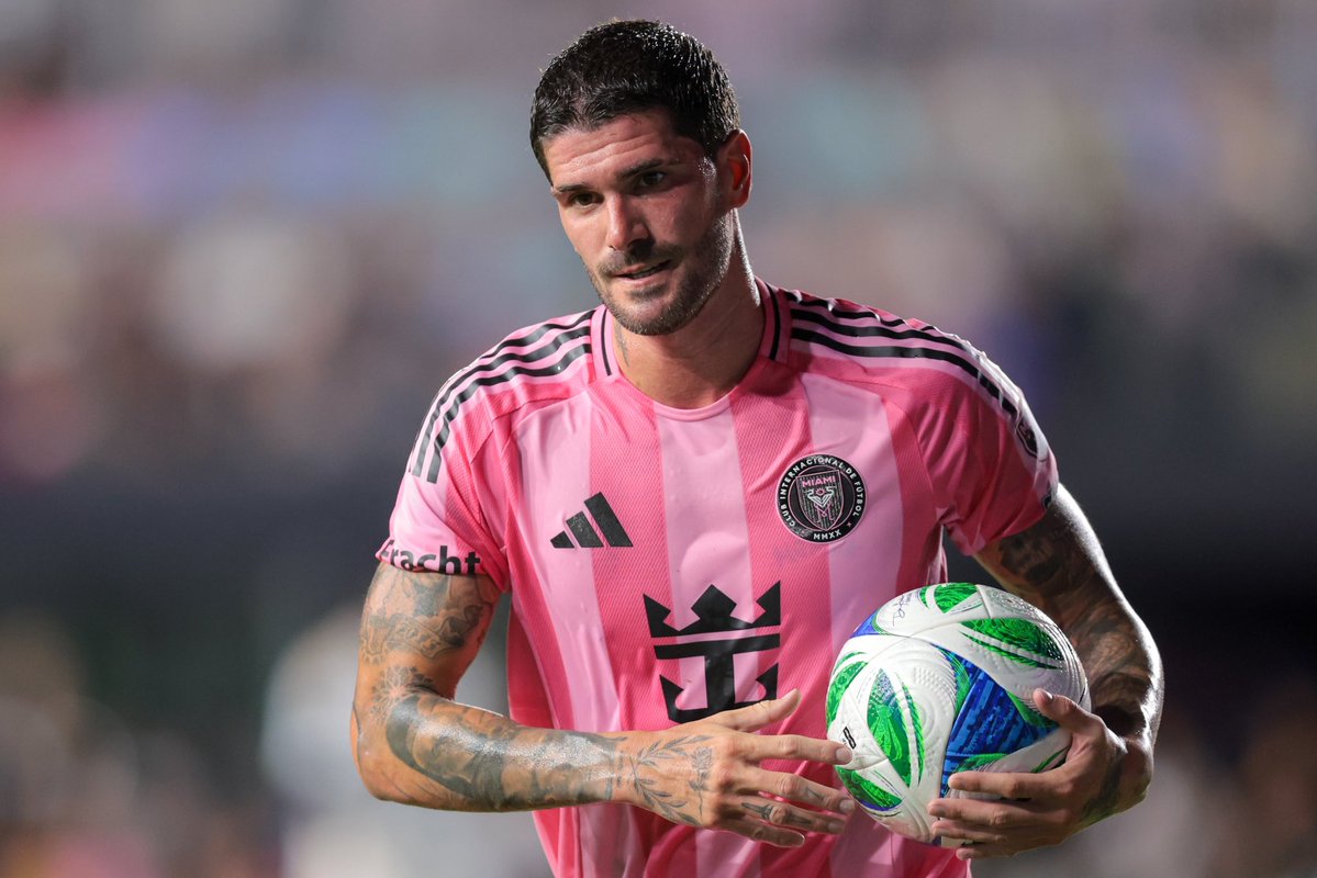 ActuFoot_'s tweet image. 🚨 OFFICIEL ! 𝗟’𝗜𝗡𝗧𝗘𝗥 𝗠𝗜𝗔𝗠𝗜 𝗟𝗘̀𝗩𝗘 𝗟’𝗢𝗣𝗧𝗜𝗢𝗡 𝗗’𝗔𝗖𝗛𝗔𝗧 𝗗𝗘 𝗥𝗢𝗗𝗥𝗜𝗚𝗢 𝗗𝗘 𝗣𝗔𝗨𝗟 🇦🇷 ! ✅🩷🌴

💰 L’Atletico Madrid récupère environ 15 millions d’euros.