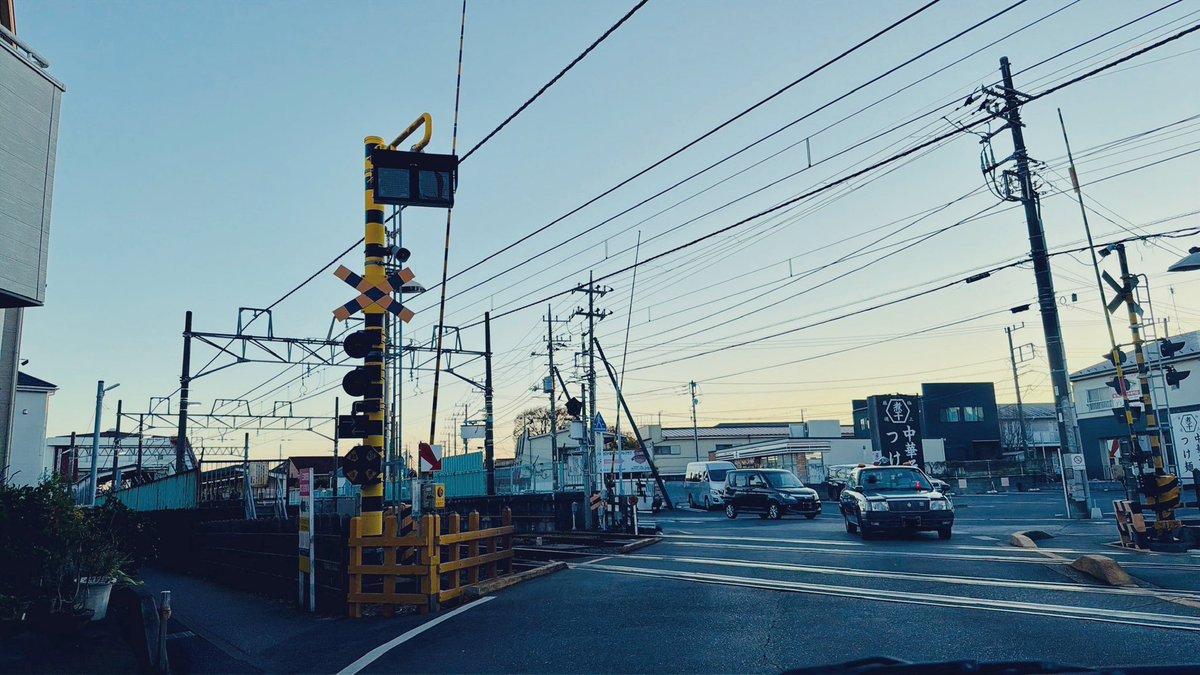 newcamplabo's tweet photo. 怒られない船橋市のペーパードライバー講習 モロッコ屋
以前は運転を普通になさっていらしたお客様でしたが、すっかり運転を忘れてしまったとの事。来年は他県へ移住されるとの事で、移住先では運転が必須との事でペーパードライバー歴25年のお客様180分コースでご受講下さいました🚙先ずは運転席回りの再確認〜基礎走行〜幹線道路の走行と難なく流れるようにこなせて行きました！最後はお待ち合わせ場所まで幹線道路にて走行を頑張って頂きましたが安定走行出来ていました😌ご自身の運転に不安があった様でしたが基礎的な運転や交通ルール、優先道路についても理解が出来ていらっしゃるので大丈夫🙆後は車両感覚の理解と駐車や車線変更を思い出して頂ければと思います。次回は千葉を発たれる前に一度ご受講されたいとの事、スタッフ一同心よりご予約をお待ち申し上げます。　
船橋市 三咲 咲が丘 二和向台 大穴
.⋆*⋆𓏸  三咲駅 滝不動駅 .⋆*⋆𓏸@moroccoya_com