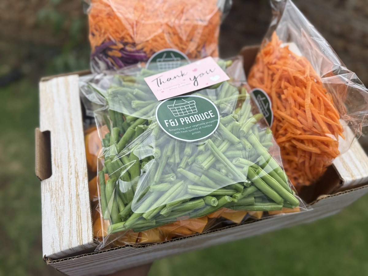 SagewaseSouthAh's tweet photo. F&J Produce brings the veggies your Rakgadi will actually compliment. 🥕🍀
Order now for December events, family gatherings, stokvels & more Orders close 14 Dec, back 17 Dec.
WhatsApp +27 83 211 0325/+27 60 929 2363
#FreshAF https://t.co/icdm6dfGEl