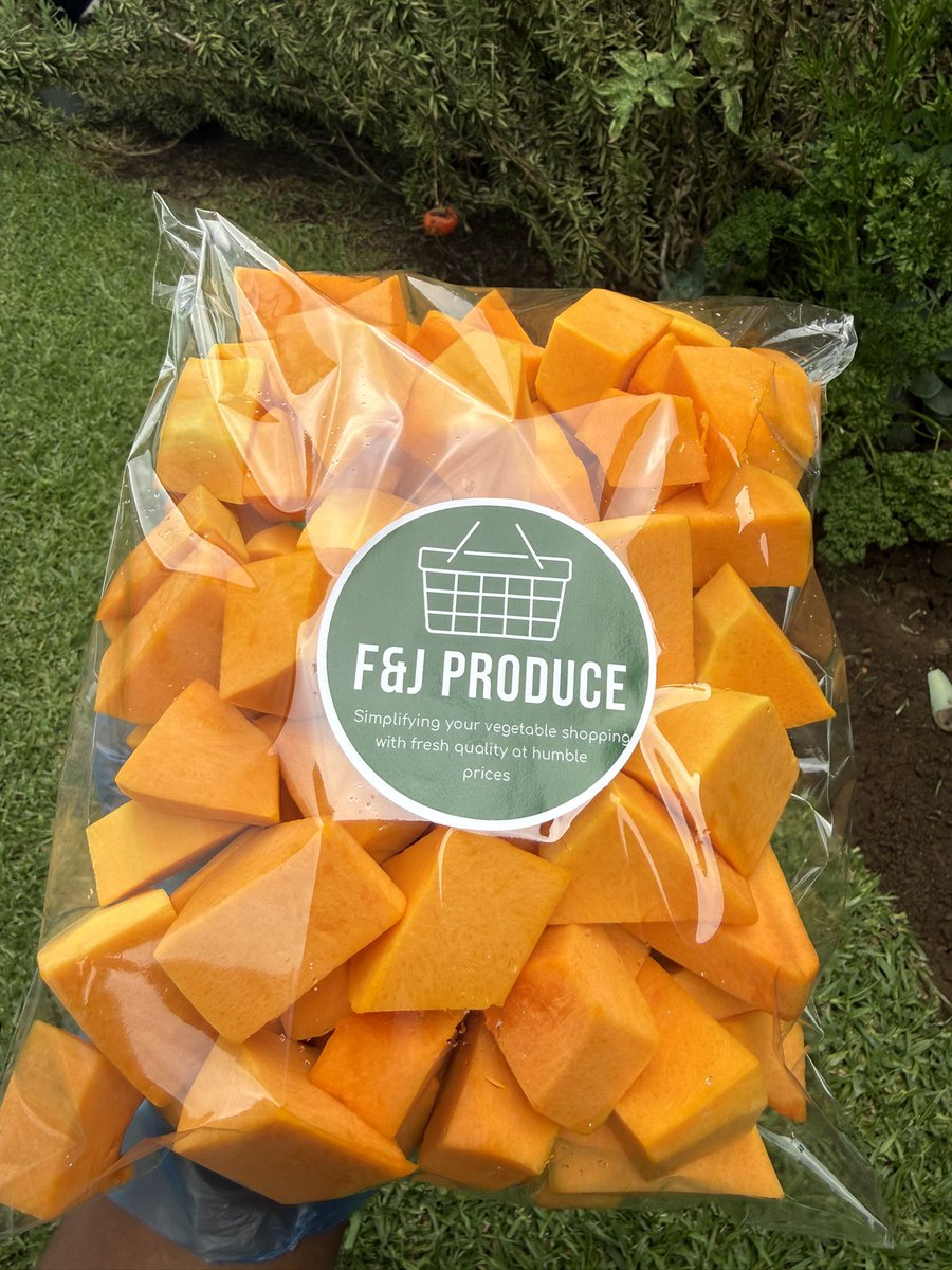 SagewaseSouthAh's tweet photo. F&J Produce brings the veggies your Rakgadi will actually compliment. 🥕🍀
Order now for December events, family gatherings, stokvels & more Orders close 14 Dec, back 17 Dec.
WhatsApp +27 83 211 0325/+27 60 929 2363
#FreshAF https://t.co/icdm6dfGEl