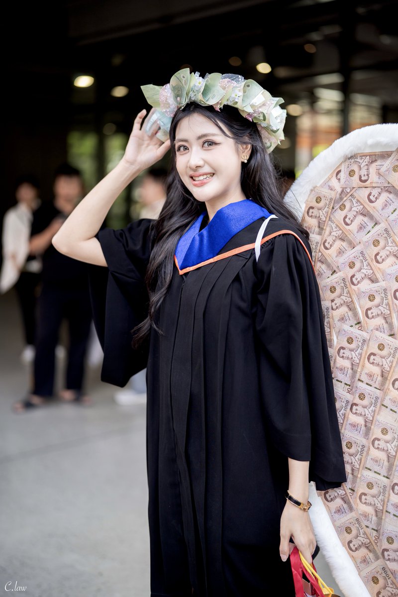 C_law__'s tweet photo. ยินดีด้วยน้าา~🎓💙

#gygeenutkul (3) 
#gygeefondgraduationshower https://t.co/gxOgFYFjSv