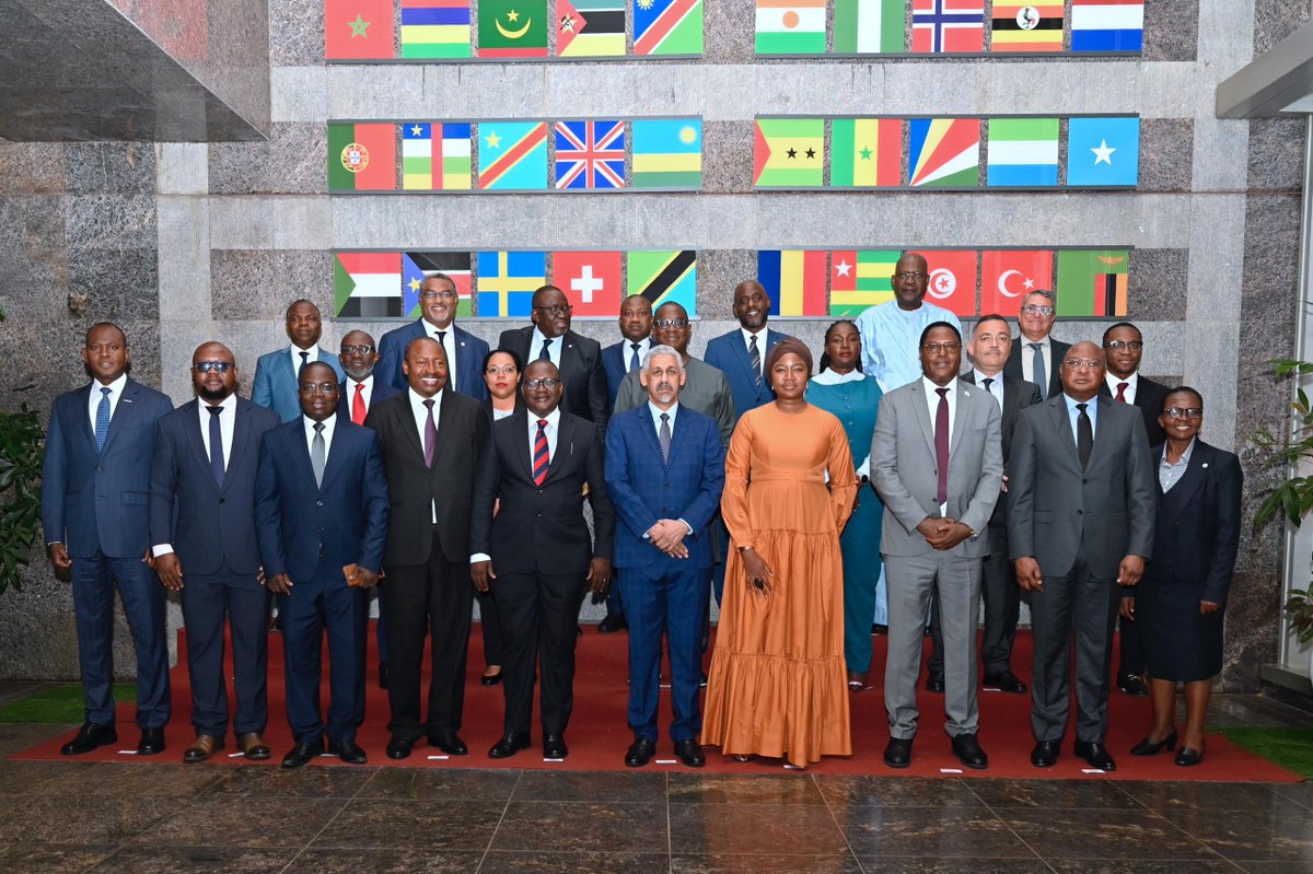 AfDB_Group's tweet photo. A working session was held this Thursday at the @AfDB_Group headquarters, bringing together @AfDBPresident Sidi Ould Tah and the heads of African insurance institutions and pension funds.

The consultations form part of ongoing efforts to build a new African financial architecture designed to accelerate the continent’s development.