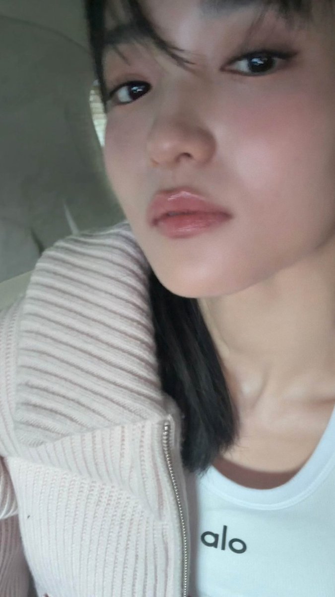 와ㅋㅋㅋㅋㅋ ㅆ!!!!
오늘 김태리의날이구나…
진짜 개이쁘시고 그냥 그냥.. 뭐라말을할수가업네..
너무이쁘셔요오..