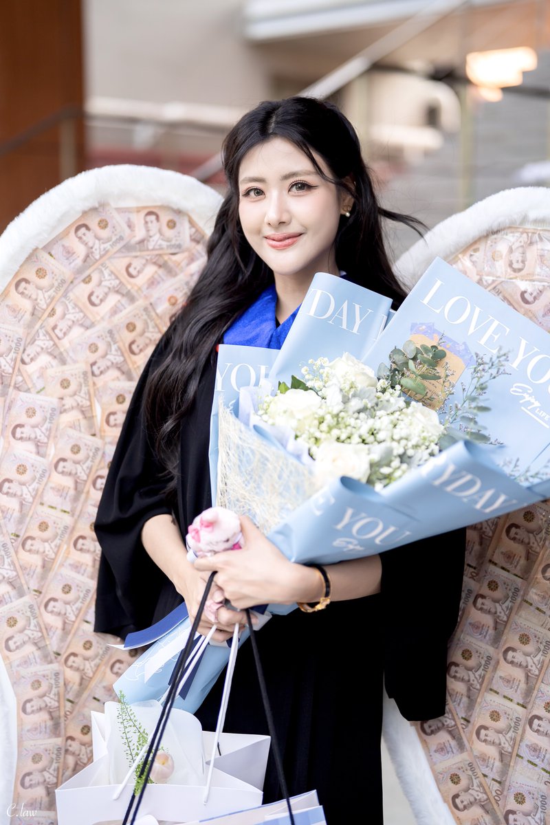 C_law__'s tweet photo. ยินดีด้วยน้าา~🎓💙

#gygeenutkul (2)
#gygeefondgraduationshower https://t.co/CYzHHXc62l
