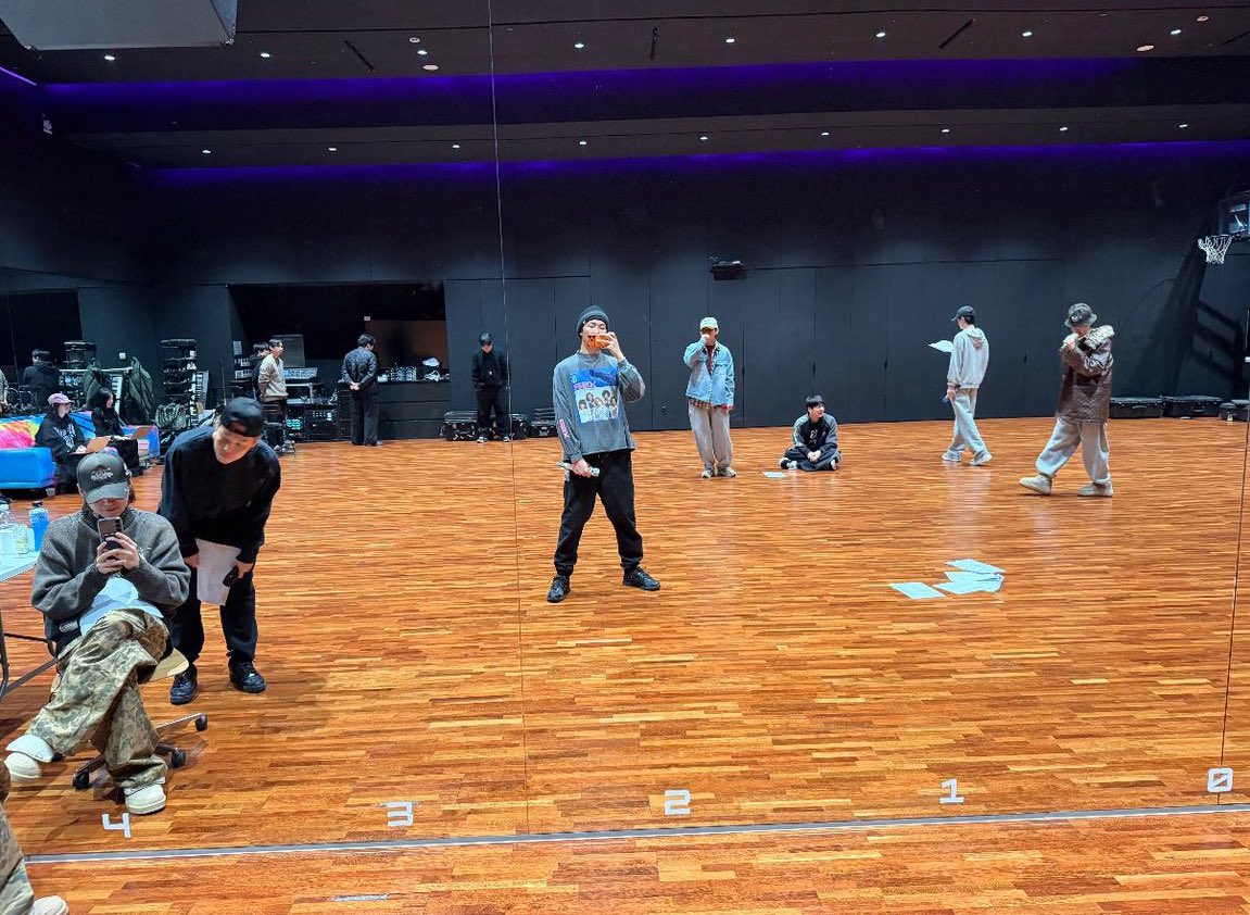 btschartsdailyc's tweet image. OMG ALL MEMBERS 7/7 😭💜