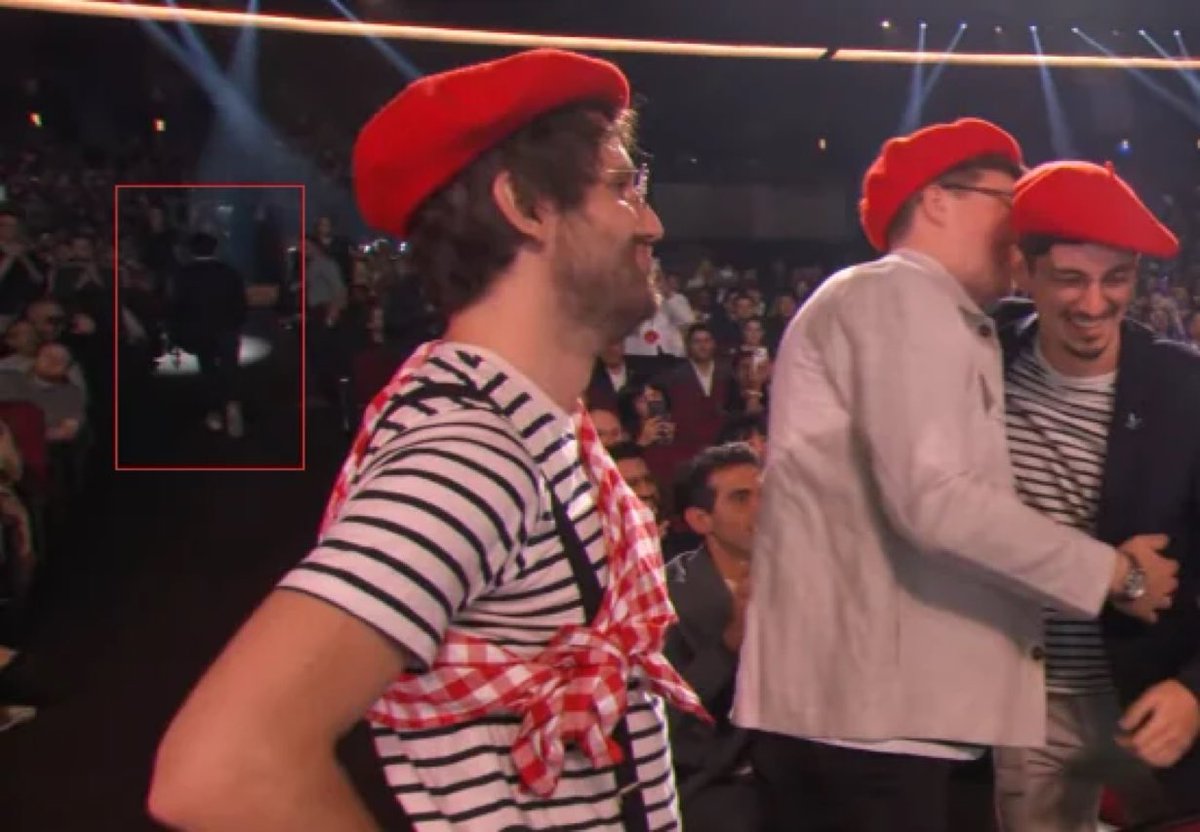 oldbutgamer's tweet image. Töreni eli boş kapatan Kojima'nın, bitişi bile beklemeden topuklamasını izlemenin zevki 😌