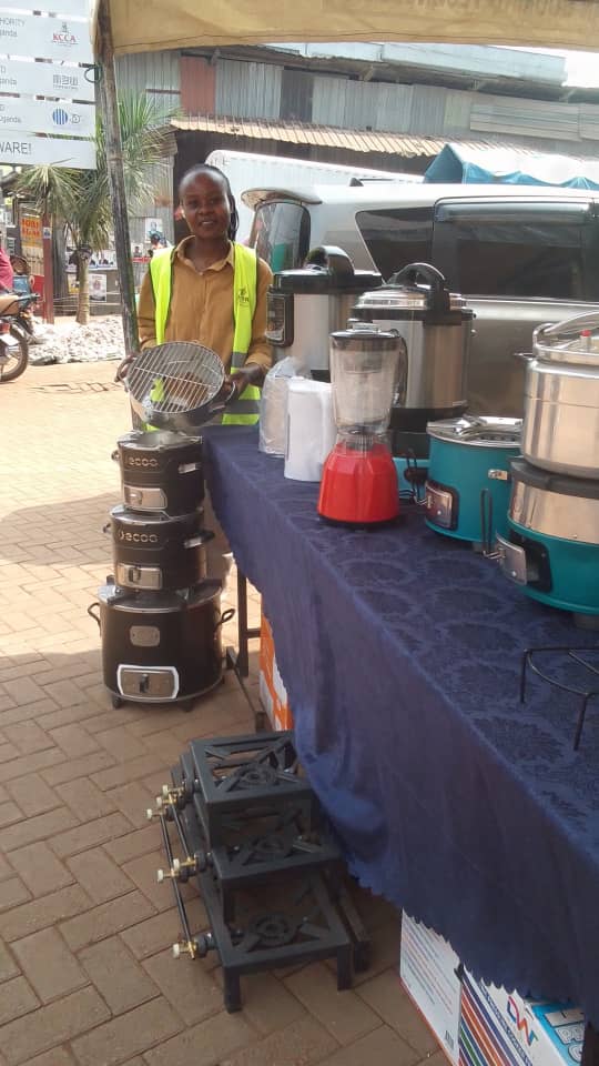 allen_namwase's tweet photo. Am so glad to share that a lady from kajansi, who came to Kisenyi, Kampala to do some business, decided to shift to #cleaningcooking technologies over traditional cooking by buying one #DetraEnergy's💡 Pressure Cooker,
#CleanCooking for #HealthEnvironment https://t.co/GDvIVCH3oi