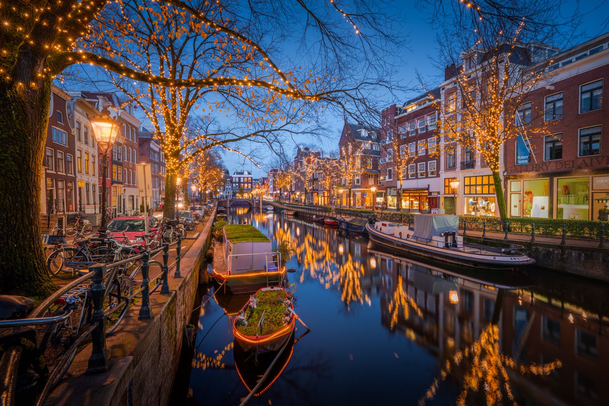 albertdrosphoto's tweet photo. Christmas lights in the Netherlands. Our December is often rainy, but that doesn't make it less beautiful. https://t.co/uI3SIzpFtz