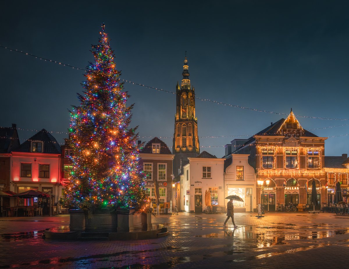 albertdrosphoto's tweet photo. Christmas lights in the Netherlands. Our December is often rainy, but that doesn't make it less beautiful. https://t.co/uI3SIzpFtz