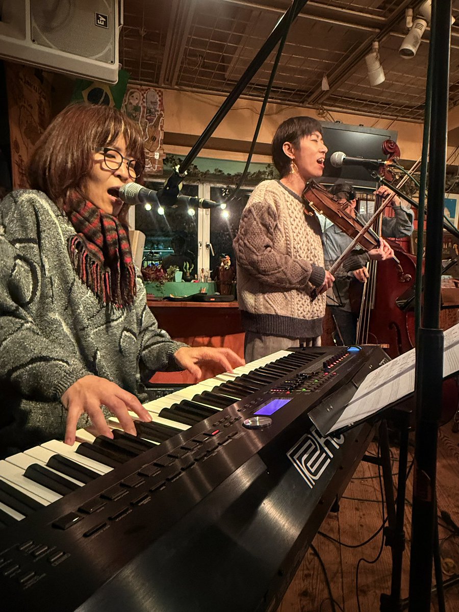 kanaminha's tweet photo. 【あぁ うれしや】
今夜19時半より
『あぁ うれしや カルテット』
松原里佳 vo,p
イガキアキコ vln
船戸博史 cb
ワタンベ ds
最高だあ!
だってこのメンバーだもの
#matsubararica
#igakiakiko
#funatohiroshi
#watanbe https://t.co/6Wbepv2FUe