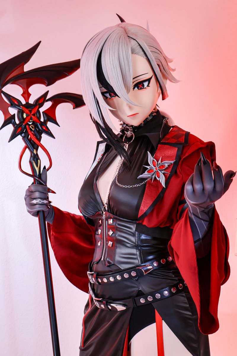 One year ago today, I donned a kigurumi mask for the first time. And now? So much has happened, yet it feels like an instant. Thanks to everyone who made this past year unforgettable!~ On to 2026! 

<--- How it started                                   How it's going --->