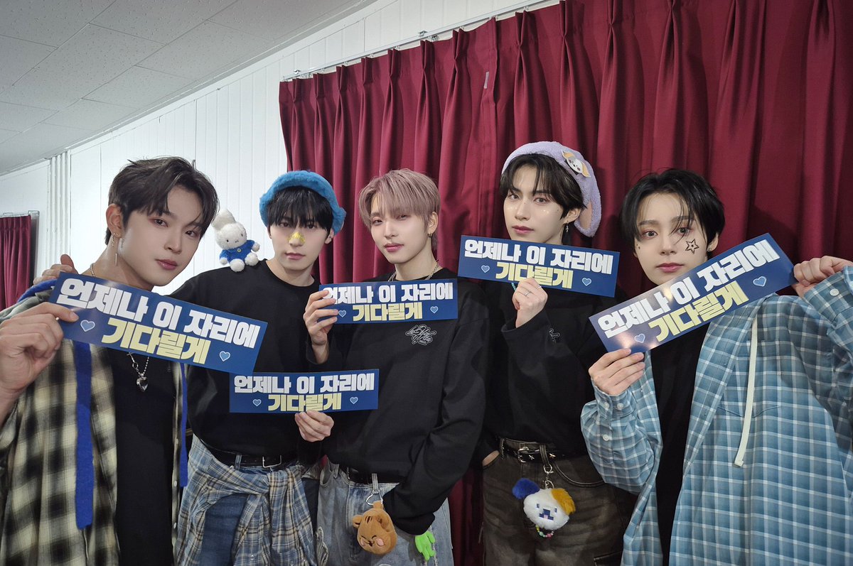 WoongBaby_0826's tweet image. ✧。𝟸𝟶𝟸𝟻 #원어스 연말정산 。✧

올해도 열심히 달려온 원어스와 투문 모두 수고 많았어요 .ᐟ.ᐟ
내년에도 더 행복하고 눈부신 순간들이 가득하기를💓