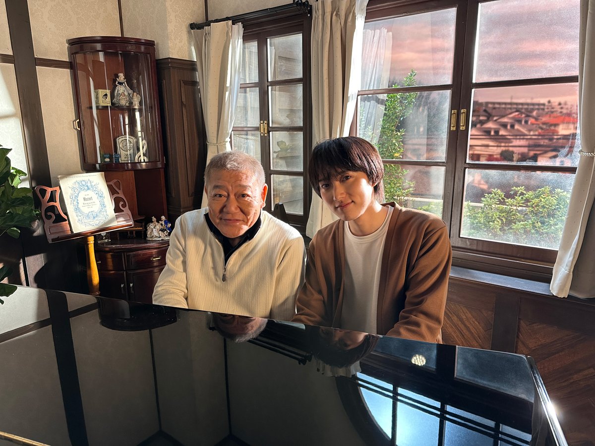 debussy_fuji's tweet photo. 🎼𝒐𝒇𝒇𝒔𝒉𝒐𝒕♬ ﾟ.

仲良くピアノを弾く2人✨
この2人がどうやって出会い
ピアノ通して、仲を深めていくのか？
お楽しみに🥃＊.˚‧

𝟏𝟐/𝟐𝟒 よる𝟏𝟎時🎄
クリスマスイブSPドラマ
#ドビュッシーが弾けるまで
#國村隼 #尾崎匠海 ( #INI ) https://t.co/UqWhxnLtS8