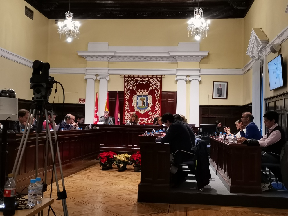 AsocAdecom's tweet photo. Último pleno del año, 11 de diciembre en #Tetuan donde la educación brilló por su ausencia. Retirada de nidos de #cotorras argentinas @Tetuan30Dias 
https://t.co/xOFzKb0Cq9 https://t.co/egDo6H6kQH