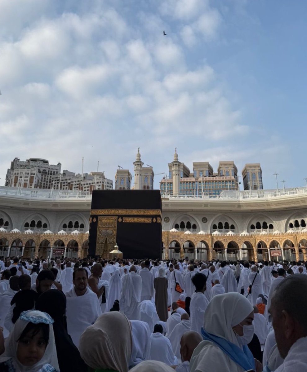 Hala_Alturki's tweet photo. اللهم لا تجعل هذا آخر عهدنا ببيتك الحرام 🤍الحمدلله على تمام العمرة، اللهم تقبل منا واغفر لنا، واجعله عمرة مقبولة وسعيًا مشكورًا وذنبًا مغفورًا🤍🙏🏻 https://t.co/n16PiMccL7
