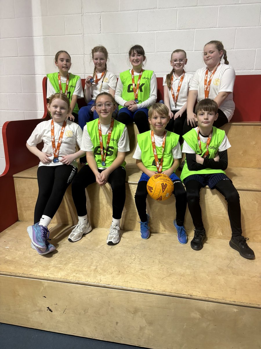 Flomellynews's tweet photo. Congratulations to our netball team yesterday who played amazing and won bronze medals. We are very proud of you all #flomellyphyicaleducation  #flomellyextracurricular https://t.co/lQUAX2H7VU
