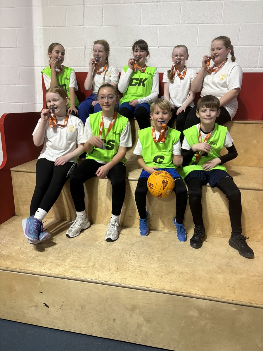 Flomellynews's tweet photo. Congratulations to our netball team yesterday who played amazing and won bronze medals. We are very proud of you all #flomellyphyicaleducation  #flomellyextracurricular https://t.co/lQUAX2H7VU
